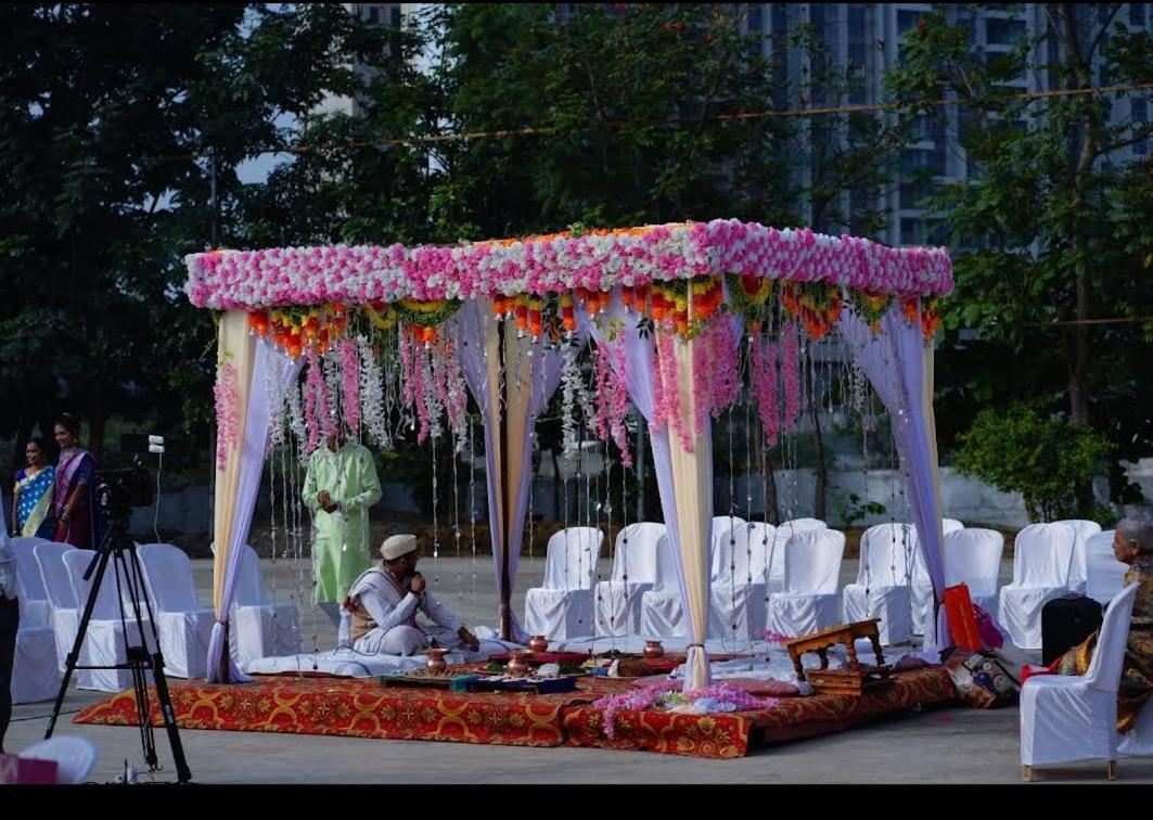 Pune Airport Eon Barclays Kharadi Luxe15 Suites Work Desks 외부 사진